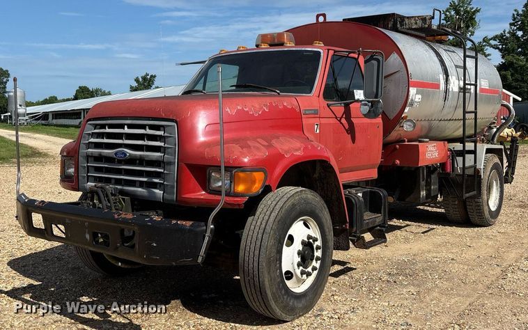 1997 Ford F800