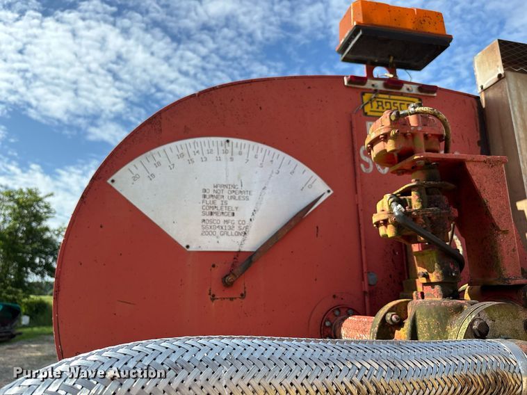 image for item DW7156 1997 Ford F800 oil distributor truck