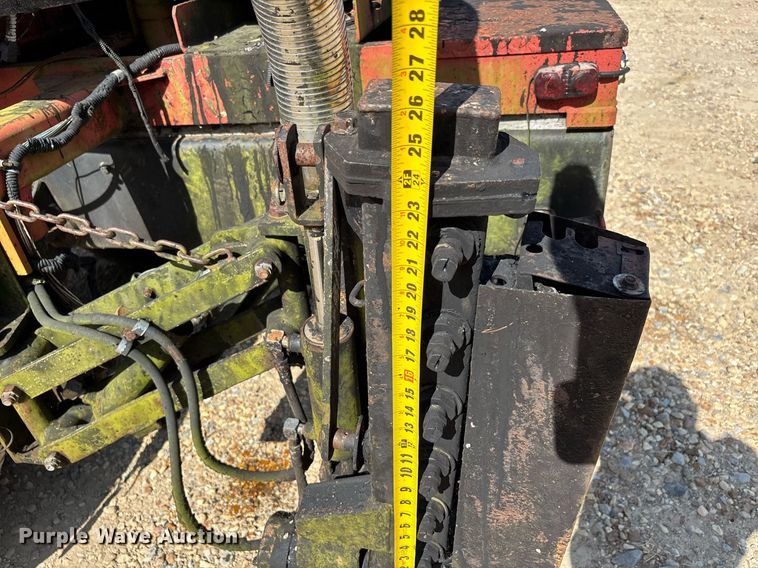 image for item DW7156 1997 Ford F800 oil distributor truck