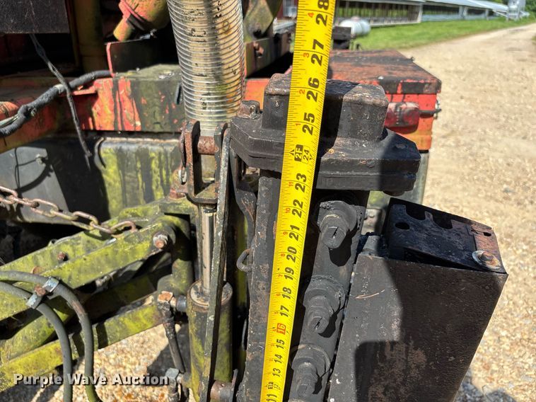 image for item DW7156 1997 Ford F800 oil distributor truck