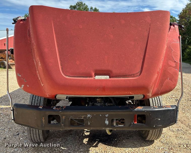 image for item DW7156 1997 Ford F800 oil distributor truck