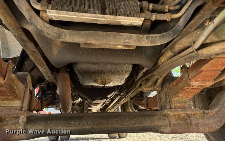 image for item DW7156 1997 Ford F800 oil distributor truck