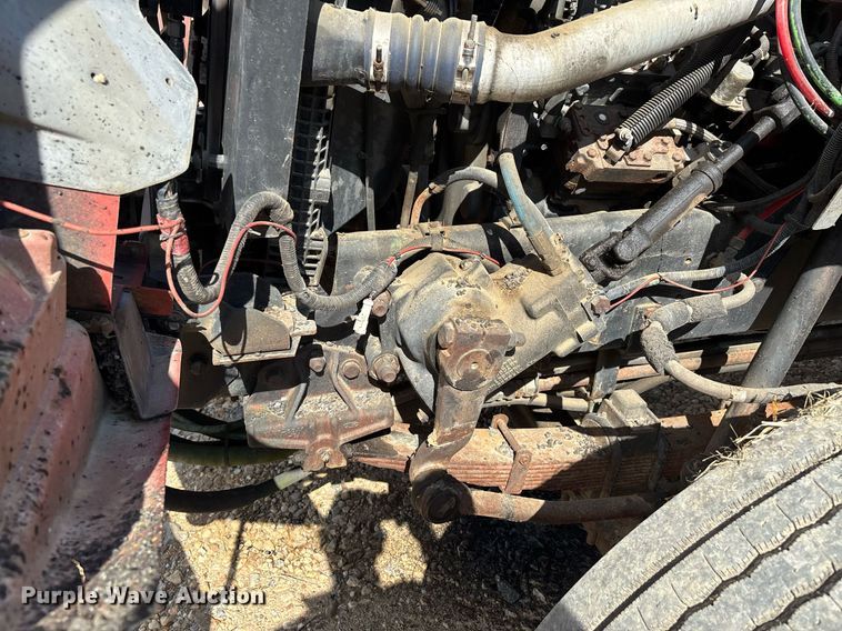 image for item DW7156 1997 Ford F800 oil distributor truck