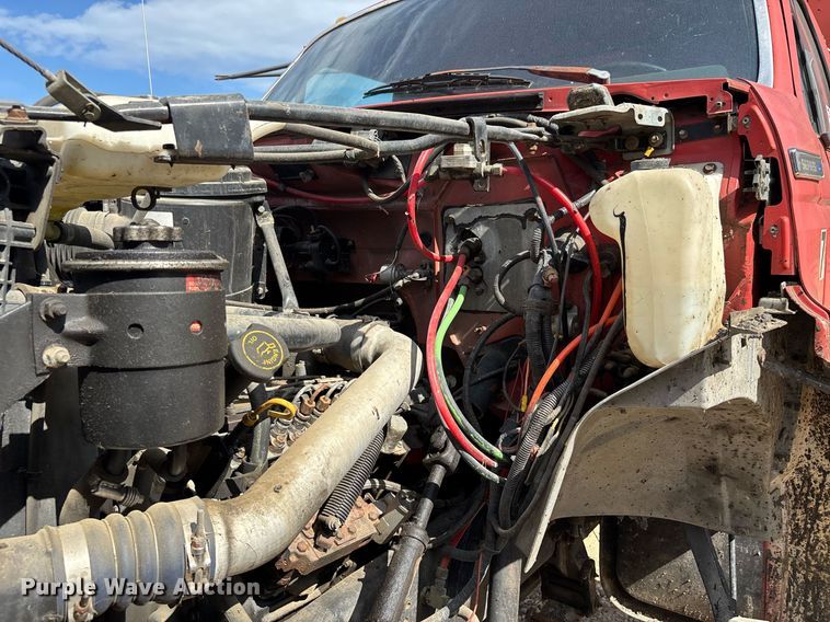 image for item DW7156 1997 Ford F800 oil distributor truck