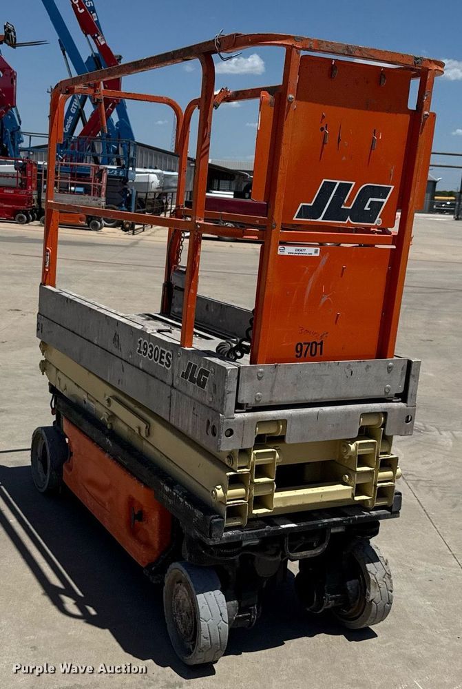 image for item DX5677 2011 JLG 1930ES scissor lift
