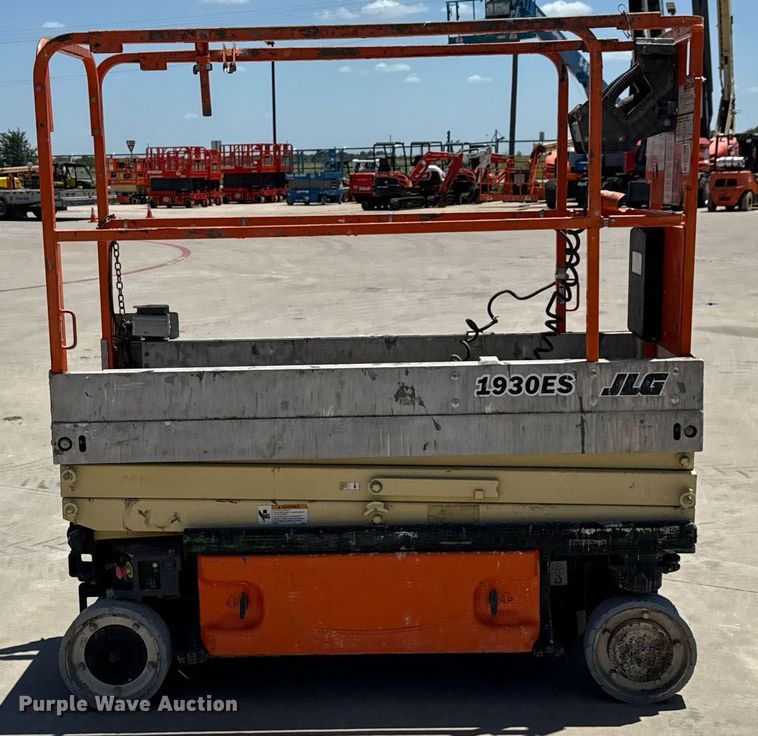 image for item DX5677 2011 JLG 1930ES scissor lift