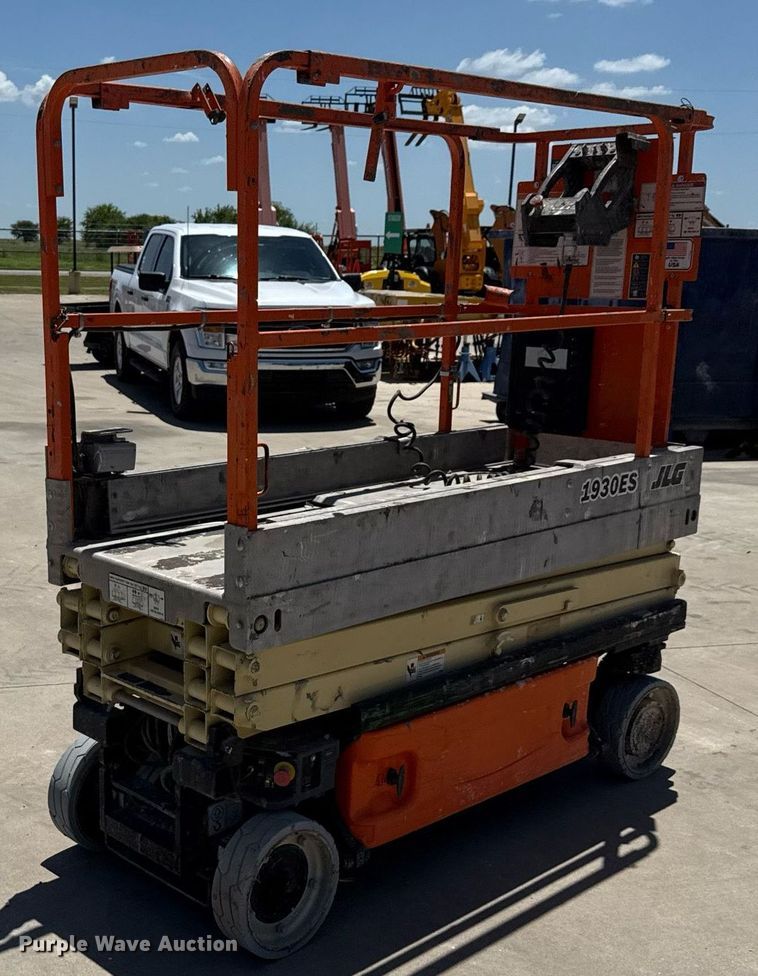 image for item DX5677 2011 JLG 1930ES scissor lift
