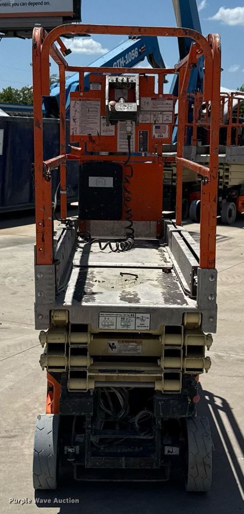 image for item DX5677 2011 JLG 1930ES scissor lift