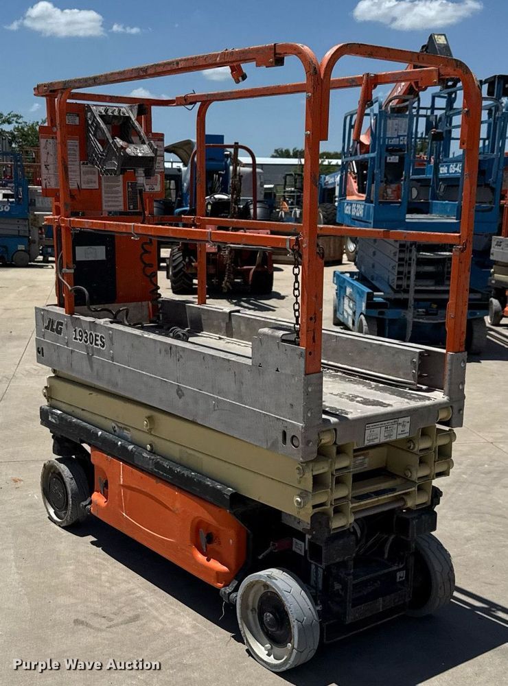 image for item DX5677 2011 JLG 1930ES scissor lift
