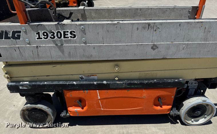 image for item DX5677 2011 JLG 1930ES scissor lift