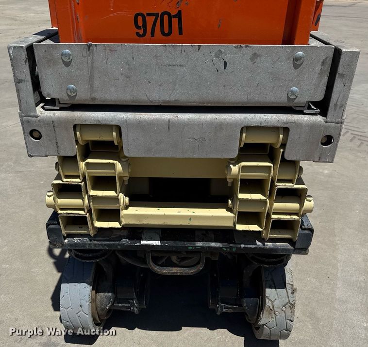 image for item DX5677 2011 JLG 1930ES scissor lift