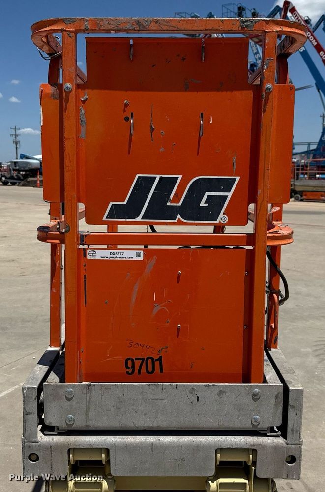 image for item DX5677 2011 JLG 1930ES scissor lift