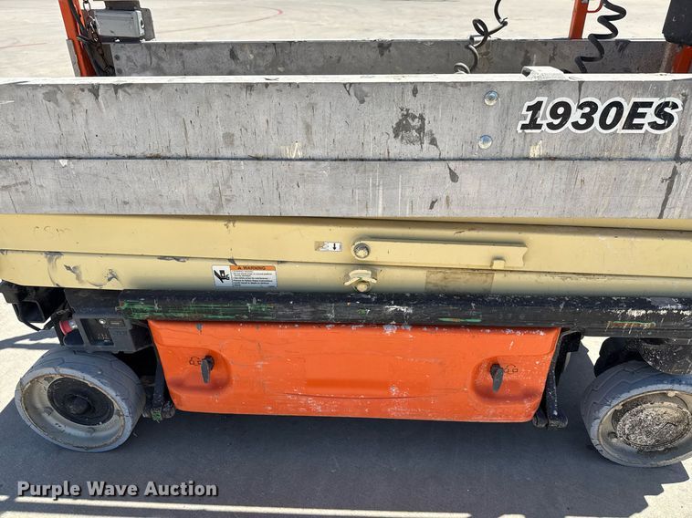 image for item DX5677 2011 JLG 1930ES scissor lift