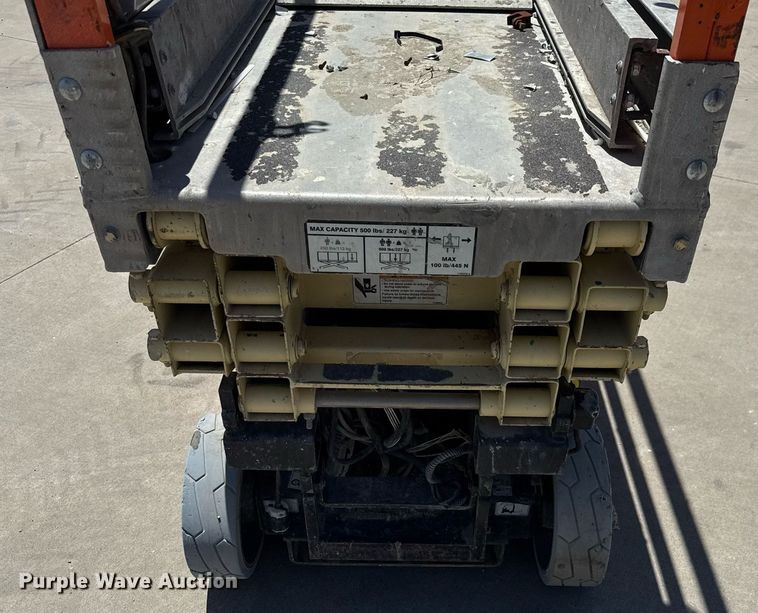 image for item DX5677 2011 JLG 1930ES scissor lift