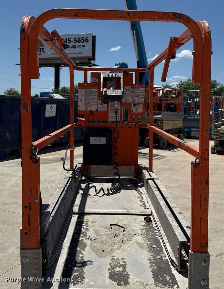 image for item DX5677 2011 JLG 1930ES scissor lift