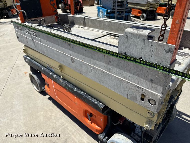 image for item DX5677 2011 JLG 1930ES scissor lift
