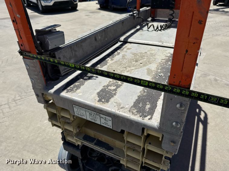 image for item DX5677 2011 JLG 1930ES scissor lift