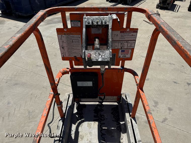 image for item DX5677 2011 JLG 1930ES scissor lift