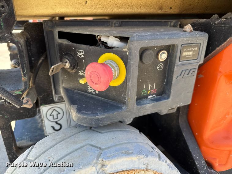 image for item DX5677 2011 JLG 1930ES scissor lift