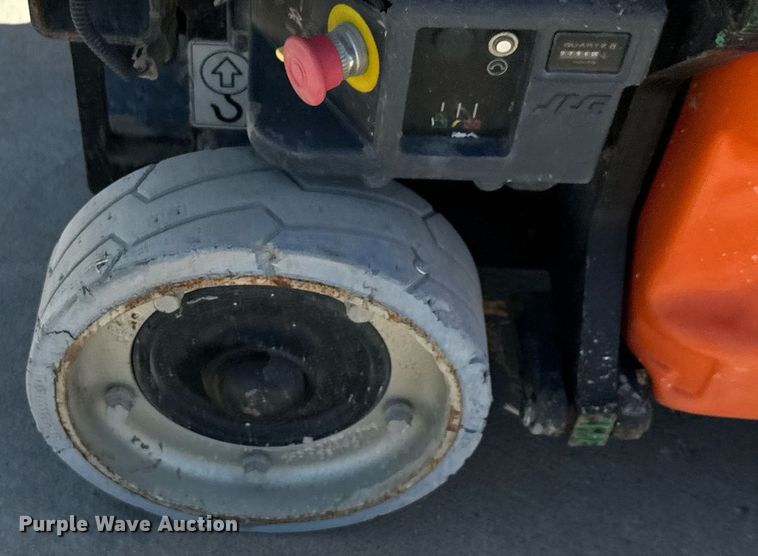 image for item DX5677 2011 JLG 1930ES scissor lift