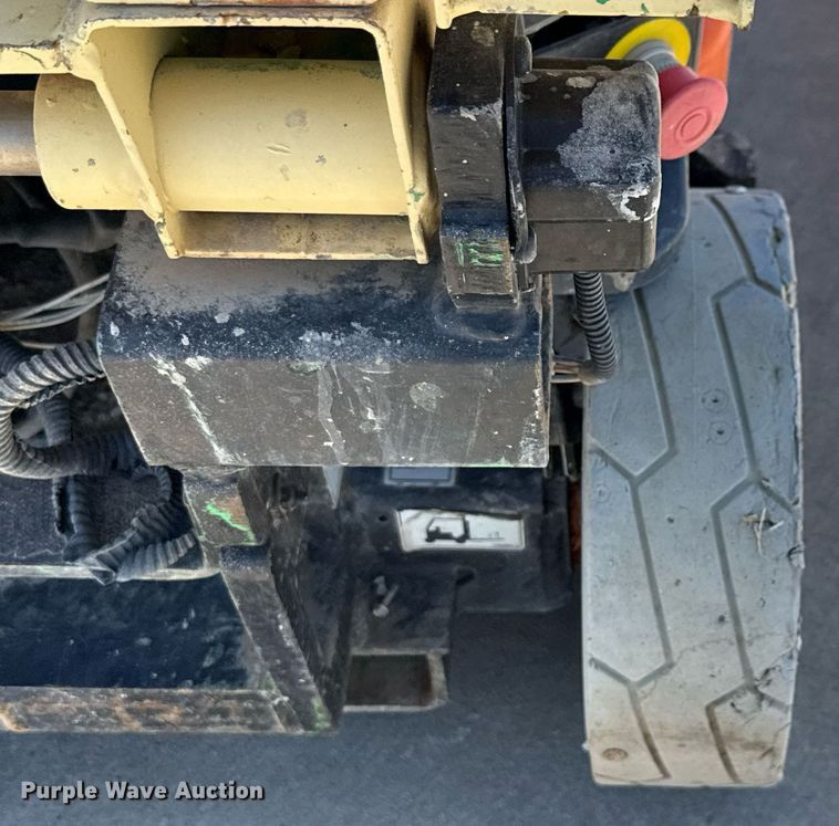 image for item DX5677 2011 JLG 1930ES scissor lift