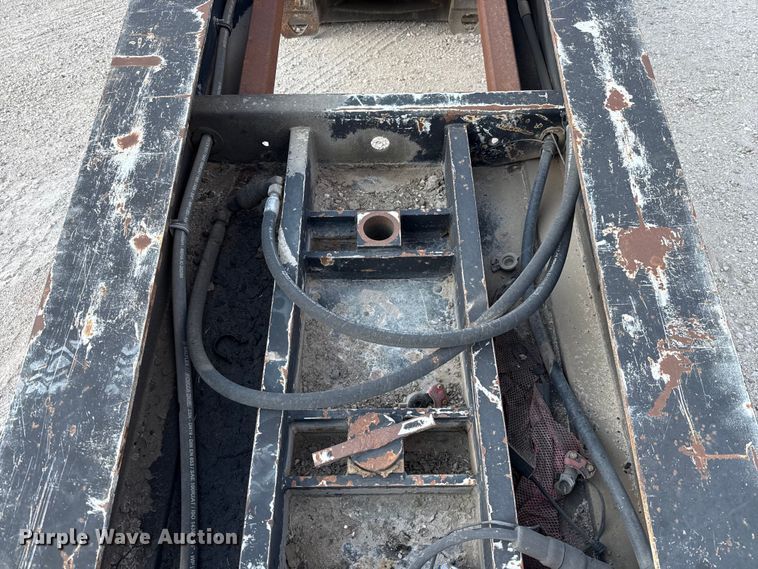 image for item DX5695 2010 Eager Beaver 50GSL-PT lowboy equipment trailer