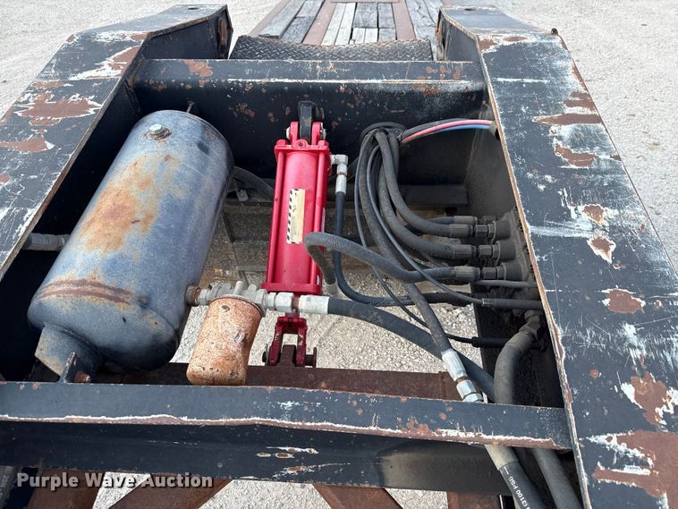 image for item DX5695 2010 Eager Beaver 50GSL-PT lowboy equipment trailer