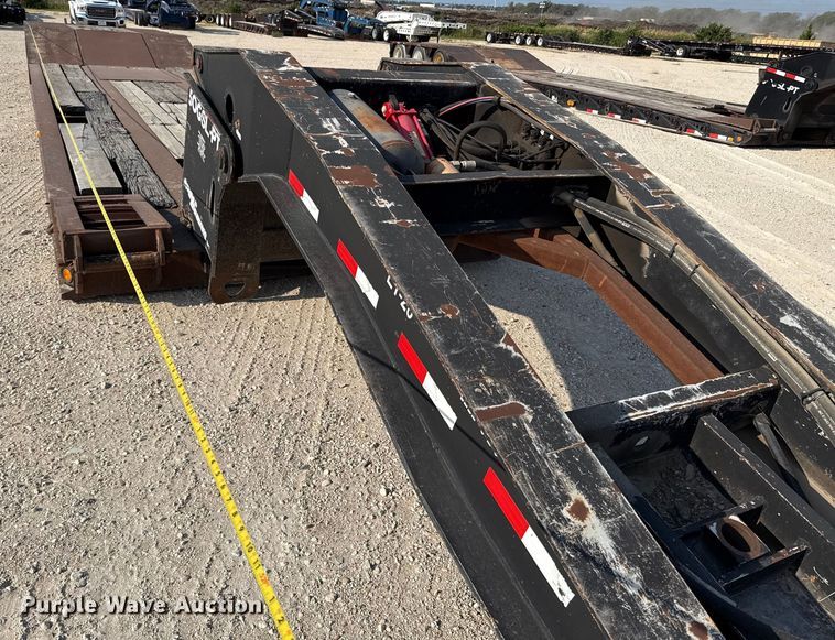 image for item DX5695 2010 Eager Beaver 50GSL-PT lowboy equipment trailer