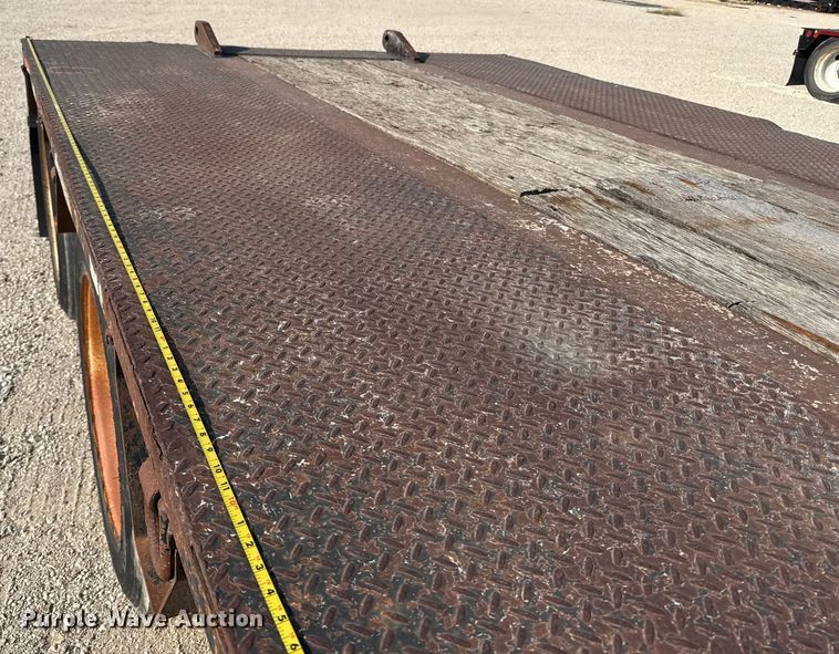 image for item DX5695 2010 Eager Beaver 50GSL-PT lowboy equipment trailer