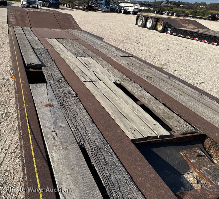 image for item DX5695 2010 Eager Beaver 50GSL-PT lowboy equipment trailer