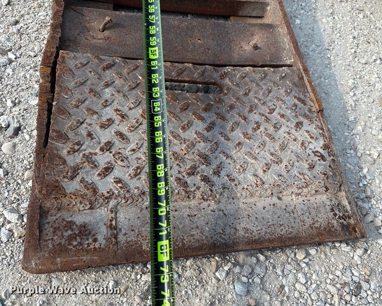 image for item DX5695 2010 Eager Beaver 50GSL-PT lowboy equipment trailer