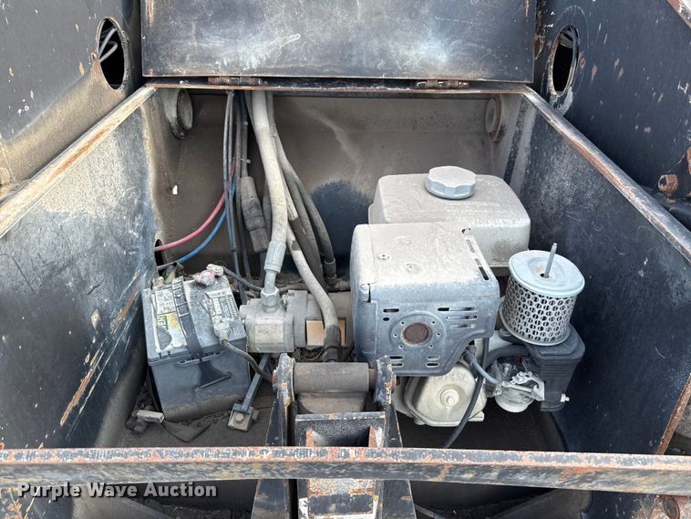 image for item DX5695 2010 Eager Beaver 50GSL-PT lowboy equipment trailer