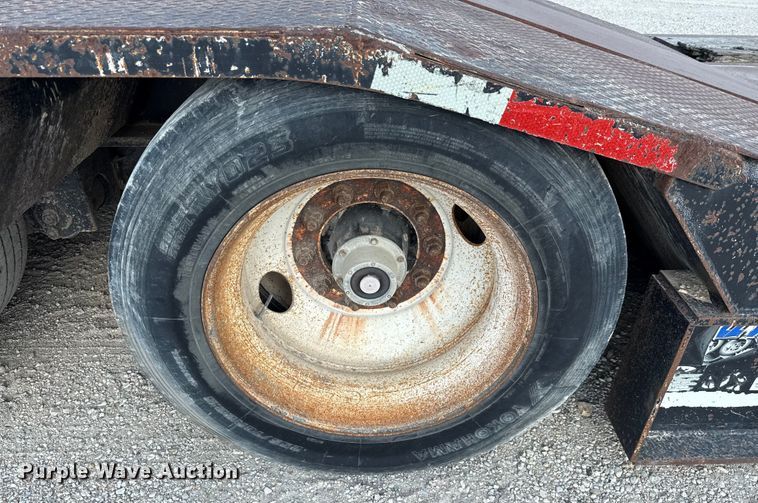 image for item DX5695 2010 Eager Beaver 50GSL-PT lowboy equipment trailer