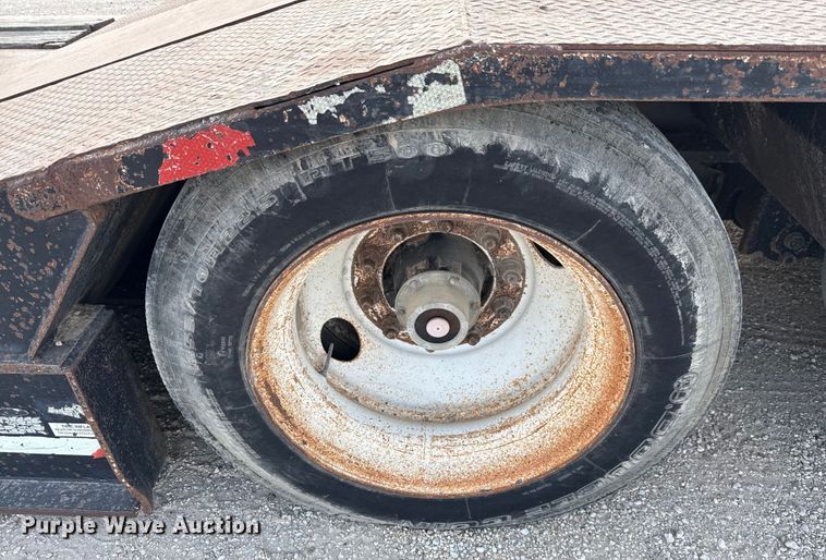 image for item DX5695 2010 Eager Beaver 50GSL-PT lowboy equipment trailer