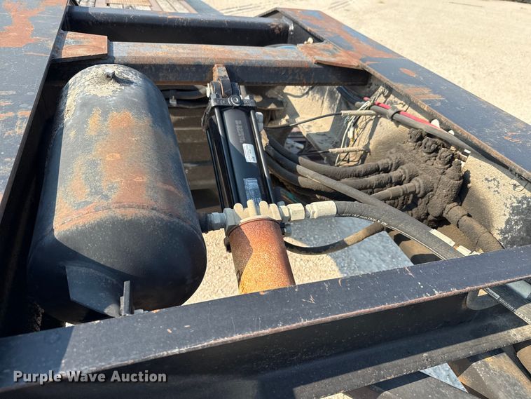 image for item DX5696 2011 Eager Beaver 50GSL-PT lowboy equipment trailer