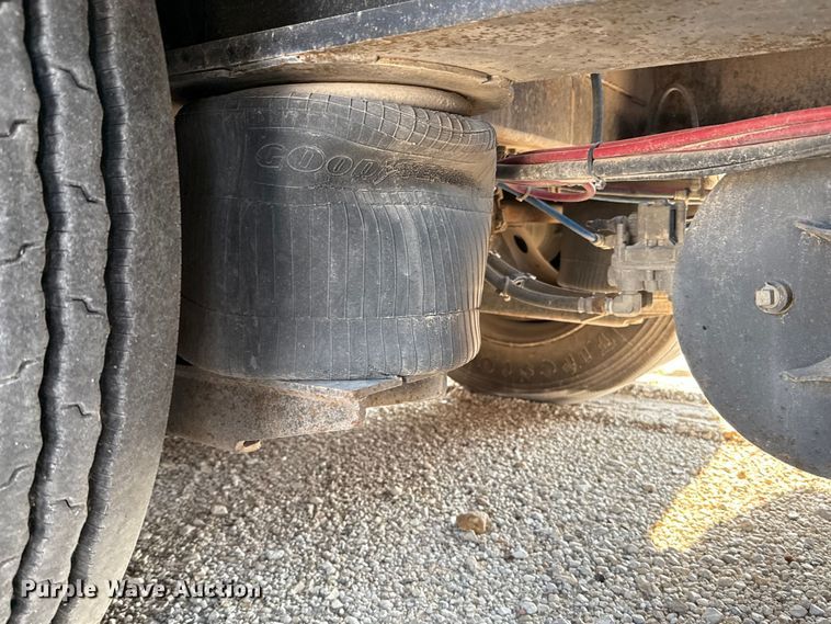 image for item DX5696 2011 Eager Beaver 50GSL-PT lowboy equipment trailer