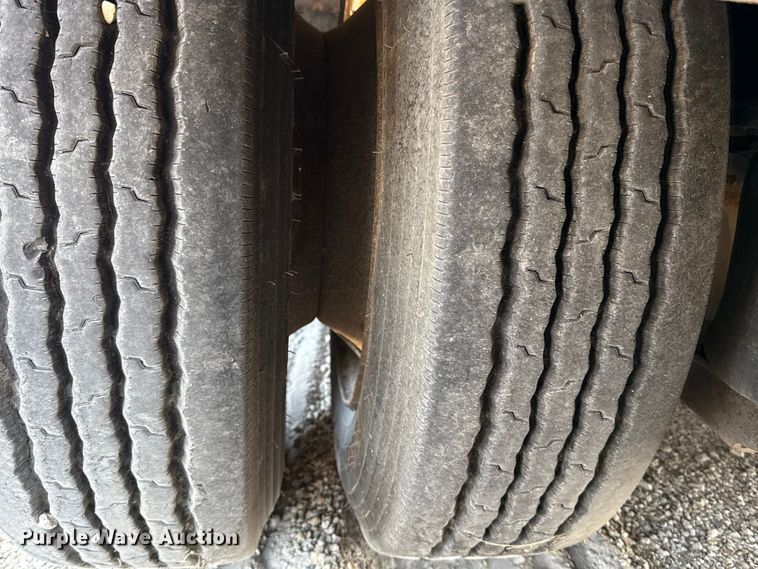 image for item DX5696 2011 Eager Beaver 50GSL-PT lowboy equipment trailer