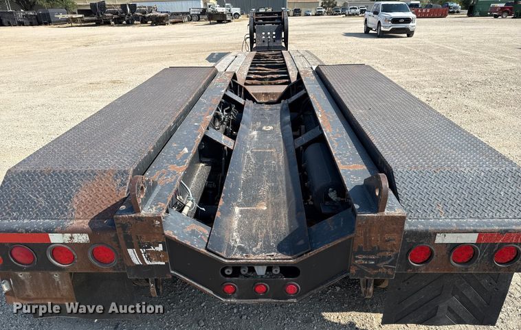 image for item DX5697 2008 Fontaine Magnitude 51 low boy equipment trailer