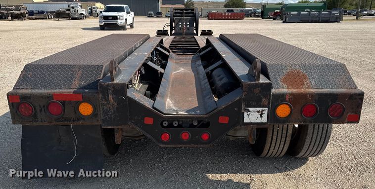 image for item DX5700 2008 Fontaine Magnitude 51 lowboy equipment trailer