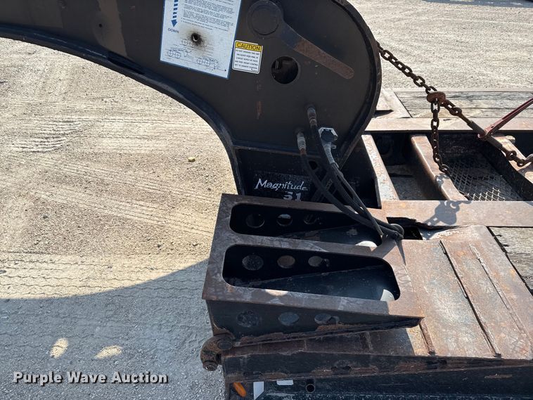 image for item DX5700 2008 Fontaine Magnitude 51 lowboy equipment trailer