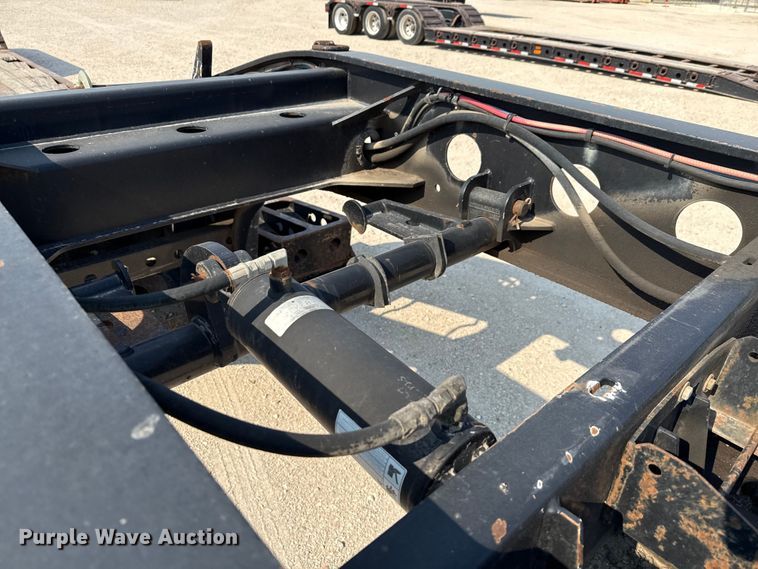 image for item DX5700 2008 Fontaine Magnitude 51 lowboy equipment trailer