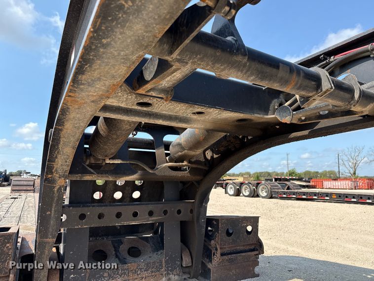 image for item DX5700 2008 Fontaine Magnitude 51 lowboy equipment trailer