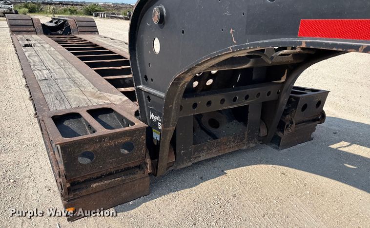 image for item DX5700 2008 Fontaine Magnitude 51 lowboy equipment trailer