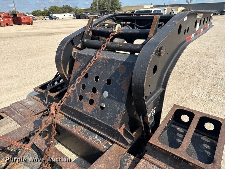 image for item DX5700 2008 Fontaine Magnitude 51 lowboy equipment trailer