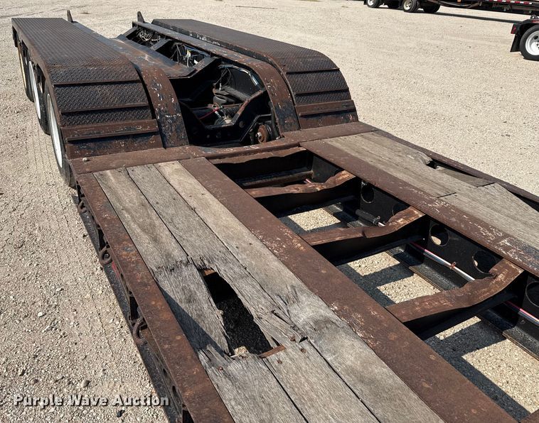 image for item DX5700 2008 Fontaine Magnitude 51 lowboy equipment trailer