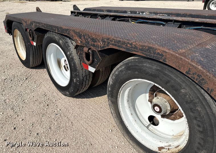image for item DX5700 2008 Fontaine Magnitude 51 lowboy equipment trailer