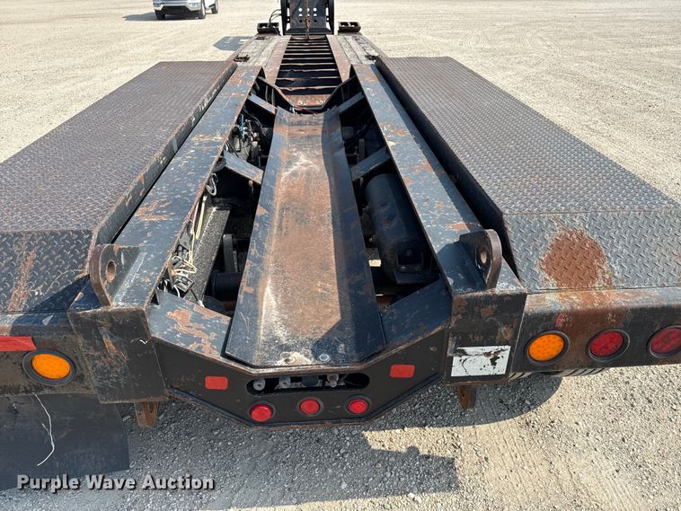image for item DX5700 2008 Fontaine Magnitude 51 lowboy equipment trailer
