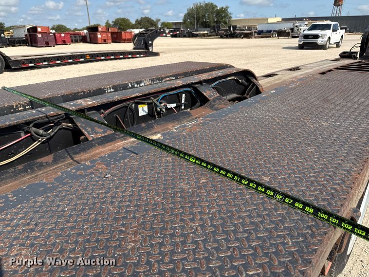 image for item DX5700 2008 Fontaine Magnitude 51 lowboy equipment trailer