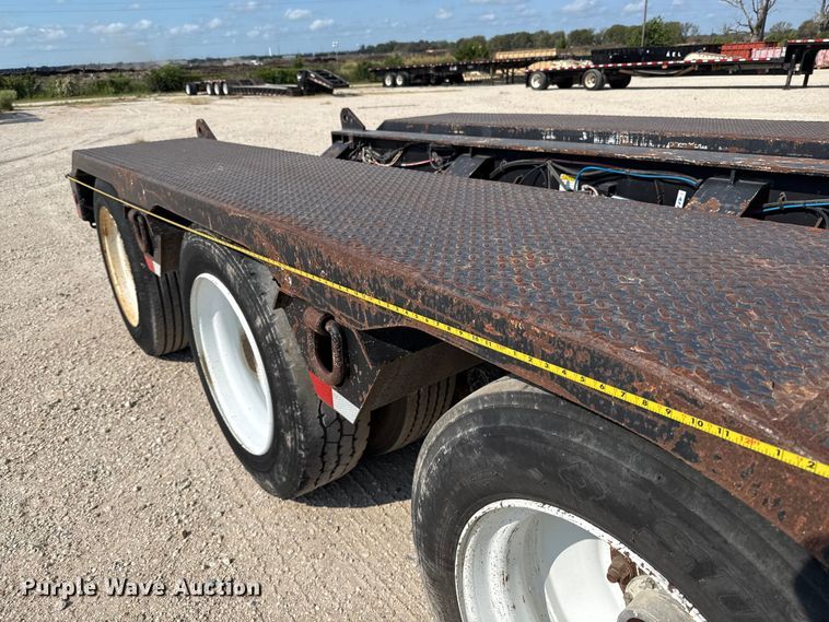 image for item DX5700 2008 Fontaine Magnitude 51 lowboy equipment trailer