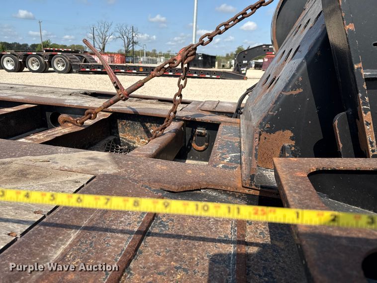 image for item DX5700 2008 Fontaine Magnitude 51 lowboy equipment trailer